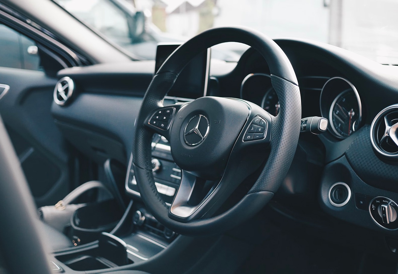 Sports Car Interior And Equipment And How To Enjoy It (Demo)