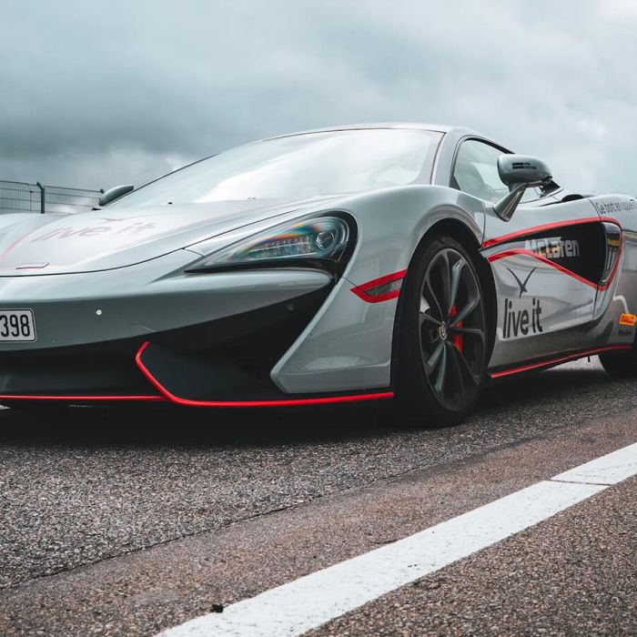 Sports Car Interior And Equipment And How To Enjoy It (Demo)